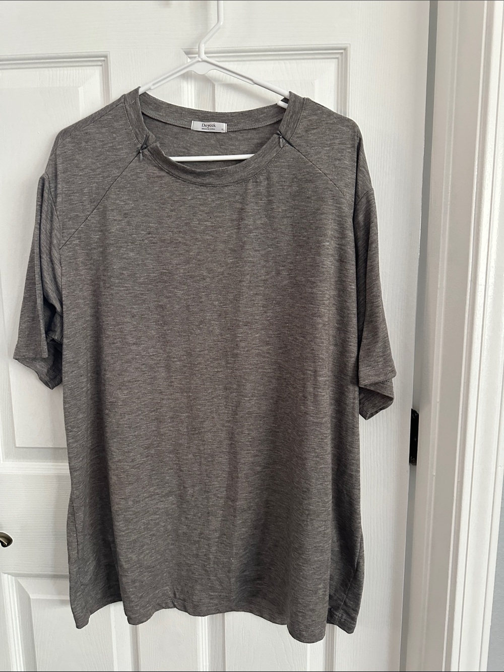 Men's Gray Short-Sleeve Crew Neck Tee